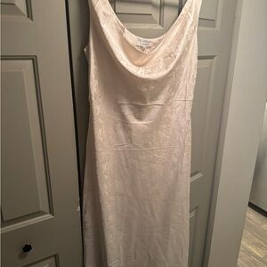 Rihoas Elegant Ivory Sleeveless Dress